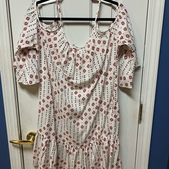 charlotte russe cold shoulder flutter Sleeve White Swing Dress Size M. - Picture 2 of 8